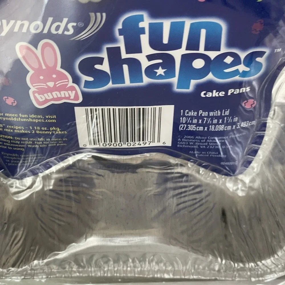 NOS‎ Reynolds Easter Bunny Cake Pan Kit w Lid + 24ct Egg Baking Cups 2006